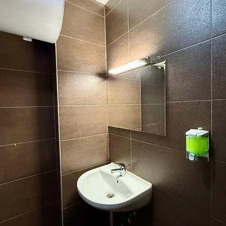 Maxi & Private Parking Included Apartmán *
