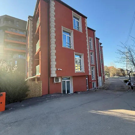 Maxi & Private Parking Included Apartment