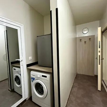 Maxi & Private Parking Included